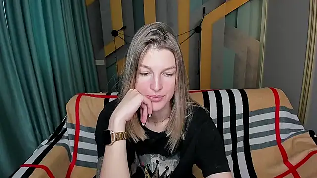 Snapshot of EmilyWalkeri chatting on 12.05.25 EmilyWalkeri online show from 12.05.25