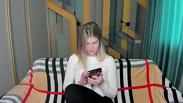 EmilyWalkeri online show from 12.19.25