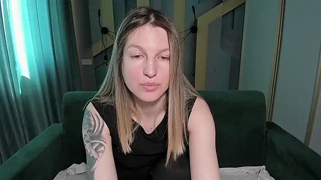 EmilyWalkeri online show from 04.23.26