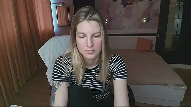 EmilyWalkeri online show from 05.10.26