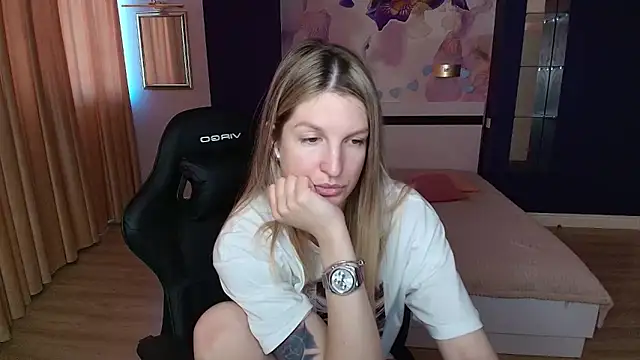 EmilyWalkeri online show from 06.12.26