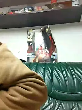 Snapshot of Rejtelmesest chatting on 12.14.24 Rejtelmesest online show from 12.14.24