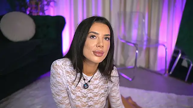 Snapshot of FoxieJullia chatting on 10.30.25 FoxieJullia online show from 10.30.25