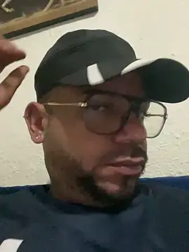 Snapshot of rich0431 chatting on 12.25.24 rich0431 online show from 12.25.24