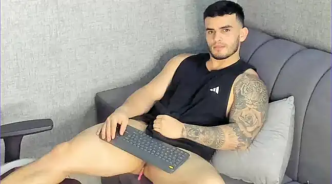 Snapshot of Ricardogo19 chatting on 02.18.25 Ricardogo19 online show from 02.18.25