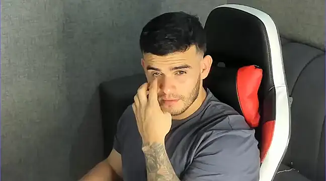 Snapshot of Ricardogo19 chatting on 02.18.25 Ricardogo19 online show from 02.18.25