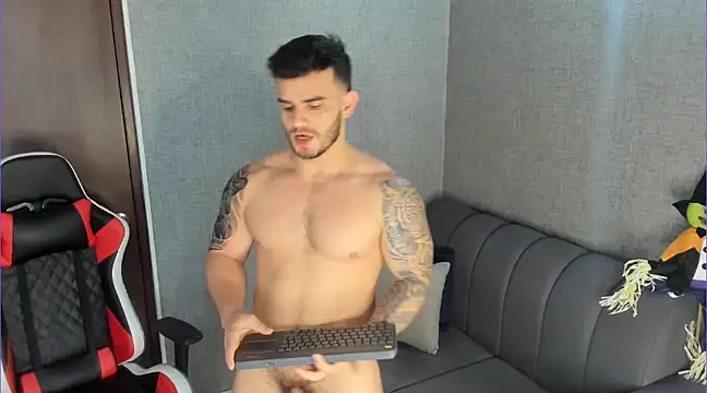 Snapshot of Ricardogo19 chatting on 02.24.25 Ricardogo19 online show from 02.24.25