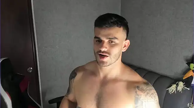 Snapshot of Ricardogo19 chatting on 03.15.25 Ricardogo19 online show from 03.15.25