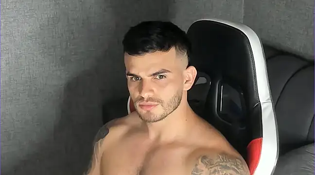 Snapshot of Ricardogo19 chatting on 03.19.25 Ricardogo19 online show from 03.19.25