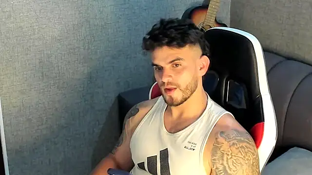 Snapshot of Ricardogo19 chatting on 10.13.25 Ricardogo19 online show from 10.13.25