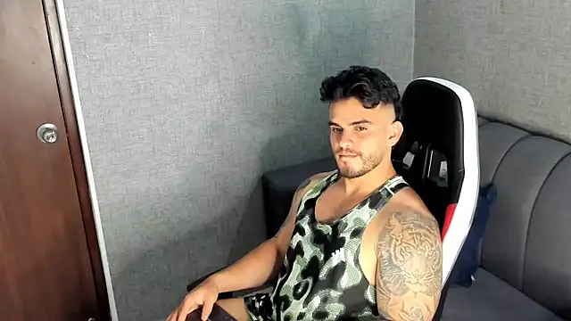 Snapshot of Ricardogo19 chatting on 10.18.25 Ricardogo19 online show from 10.18.25