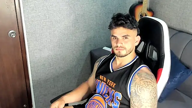 Snapshot of Ricardogo19 chatting on 10.18.25 Ricardogo19 online show from 10.18.25