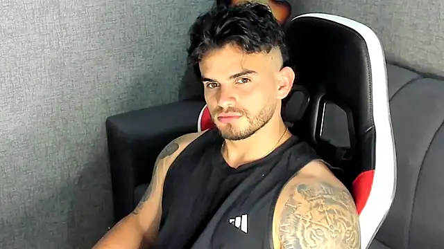 Snapshot of Ricardogo19 chatting on 10.19.25 Ricardogo19 online show from 10.19.25