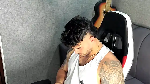 Snapshot of Ricardogo19 chatting on 10.21.25 Ricardogo19 online show from 10.21.25