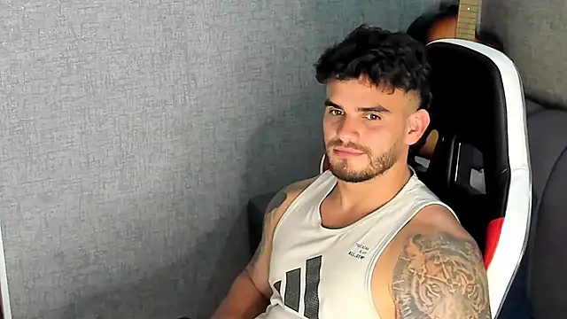 Snapshot of Ricardogo19 chatting on 10.27.25 Ricardogo19 online show from 10.27.25