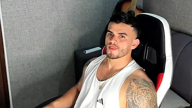 Snapshot of Ricardogo19 chatting on 11.05.25 Ricardogo19 online show from 11.05.25