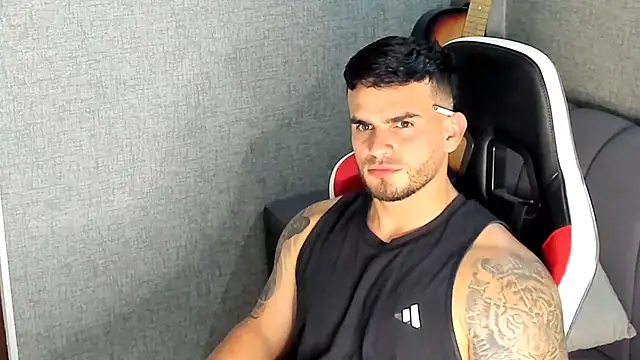 Snapshot of Ricardogo19 chatting on 11.10.25 Ricardogo19 online show from 11.10.25