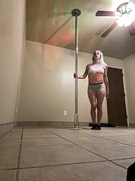 Snapshot of brooklyn3twelve chatting on 10.03.25 brooklyn3twelve online show from 10.03.25