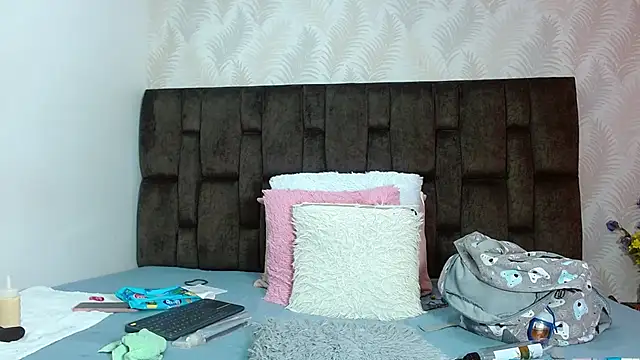 Snapshot of JuanitaDelMar chatting on 10.18.25 JuanitaDelMar online show from 10.18.25