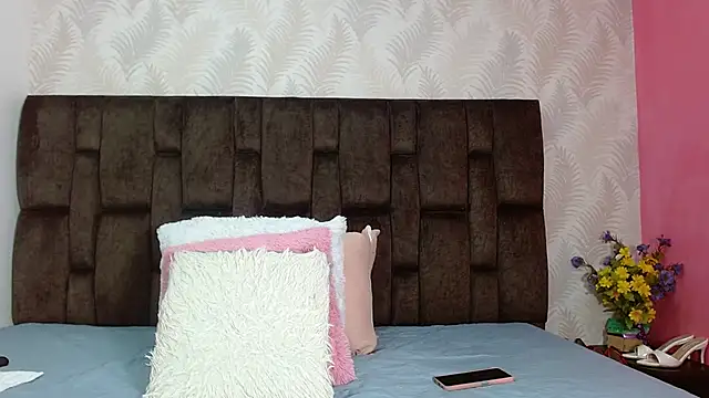 Snapshot of JuanitaDelMar chatting on 10.19.25 JuanitaDelMar online show from 10.19.25