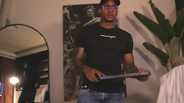 Logan Varela online show from 02.12.25