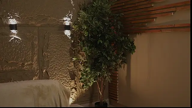 Logan Varela online show from 09.28.25