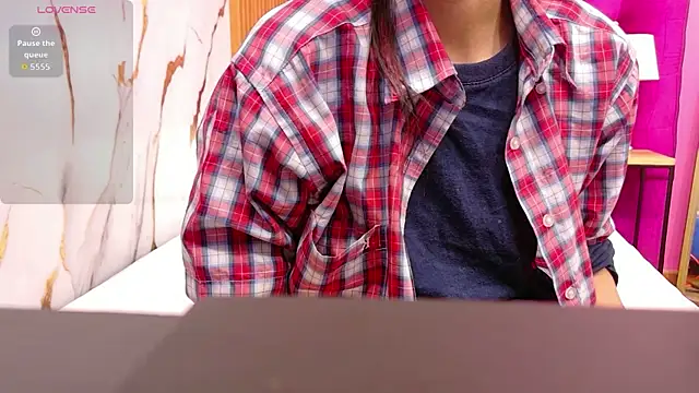 yourcuteneighbourr online show from 06.24.26