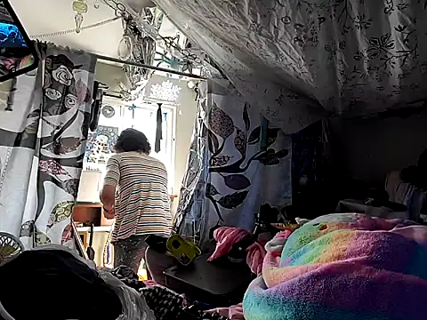 gurlnips online show from 02.28.25