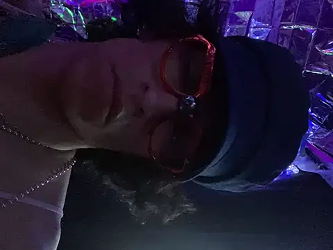 gurlnips online show from 03.15.25