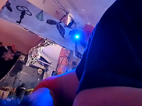 gurlnips online show from 03.19.25