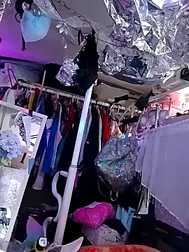 gurlnips online show from 09.27.25