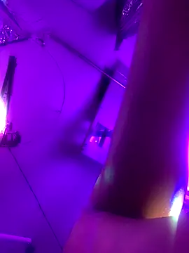 gurlnips online show from 09.29.25