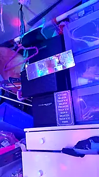 gurlnips online show from 10.25.25