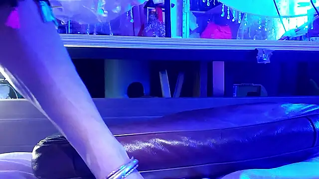 gurlnips online show from 10.26.25