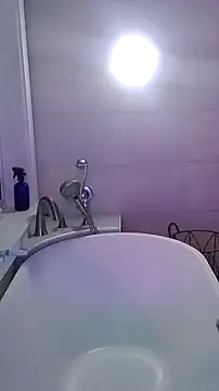 gurlnips online show from 12.21.25