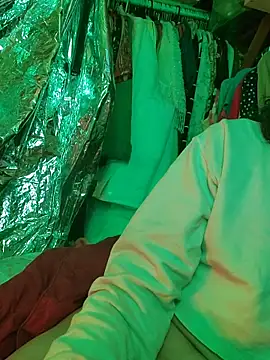 gurlnips online show from 01.15.26