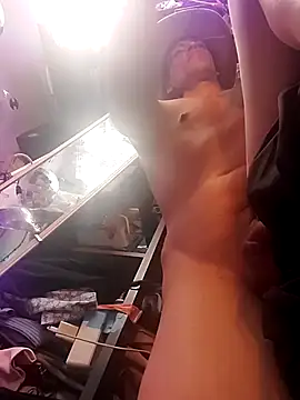 gurlnips online show from 04.22.26