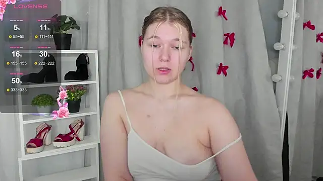 Snapshot of Rebecca_Kelly chatting on 02.09.25 Rebecca Kelly online show from 02.09.25