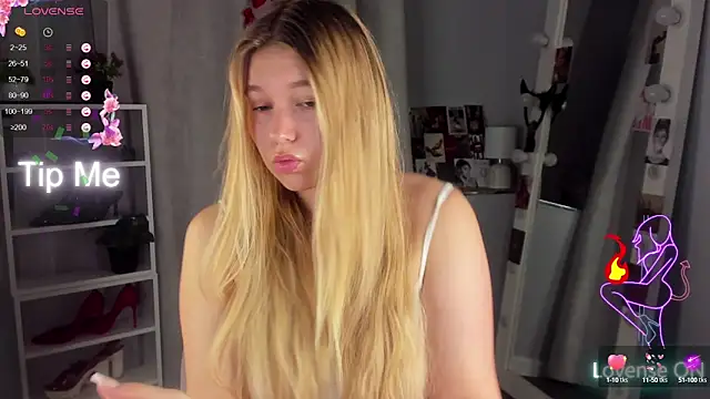 Snapshot of Rebecca_Kelly chatting on 09.16.25 Rebecca Kelly online show from 09.16.25