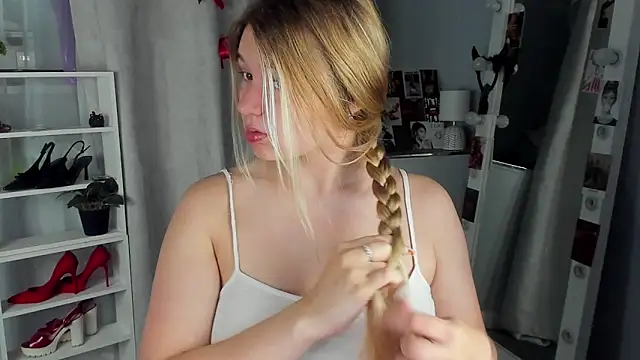 Snapshot of Rebecca_Kelly chatting on 09.20.25 Rebecca Kelly online show from 09.20.25