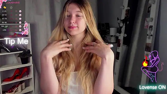 Snapshot of Rebecca_Kelly chatting on 09.28.25 Rebecca Kelly online show from 09.28.25