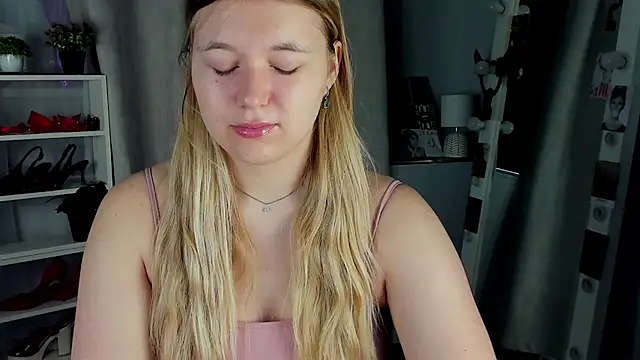 Snapshot of Rebecca_Kelly chatting on 10.08.25 Rebecca Kelly online show from 10.08.25