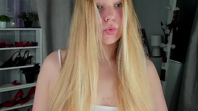 Snapshot of Rebecca_Kelly chatting on 10.21.25 Rebecca Kelly online show from 10.21.25