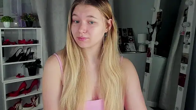 Snapshot of Rebecca_Kelly chatting on 10.22.25 Rebecca Kelly online show from 10.22.25