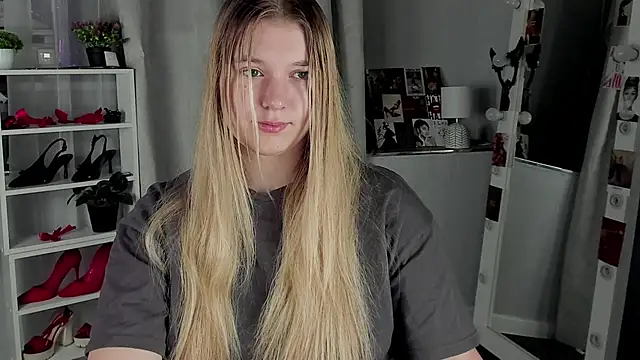 Snapshot of Rebecca_Kelly chatting on 11.04.25 Rebecca Kelly online show from 11.04.25