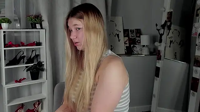 Snapshot of Rebecca_Kelly chatting on 11.05.25 Rebecca Kelly online show from 11.05.25