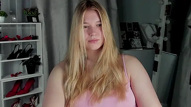 Snapshot of Rebecca_Kelly chatting on 11.11.25 Rebecca Kelly online show from 11.11.25