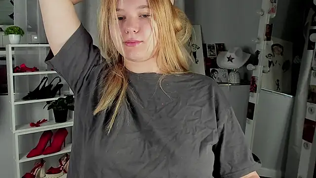 Snapshot of Rebecca_Kelly chatting on 11.15.25 Rebecca Kelly online show from 11.15.25