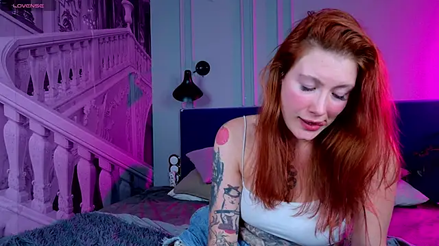Snapshot of Liv_Fay chatting on 12.12.24 Liv Fay online show from 12.12.24