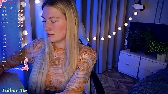 Snapshot of Liv_Fay chatting on 02.12.25 Liv Fay online show from 02.12.25